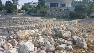 završeni kameni zidići 